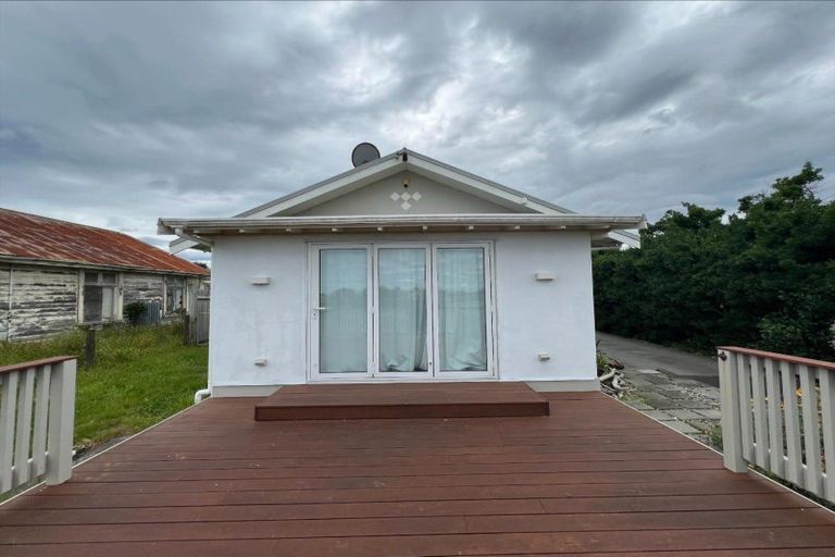 Photo of property in 33 Rangiora Street, Castlecliff, Whanganui, 4501