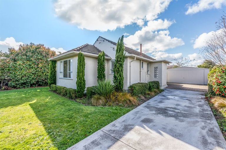 Photo of property in 21 Dinton Street, Russley, Christchurch, 8042