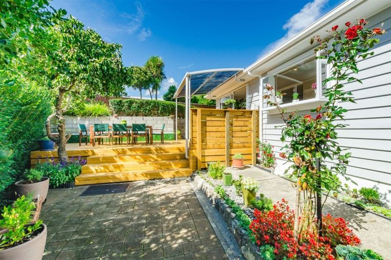 Photo of property in 10 Horomona Road, Paekakariki, 5034