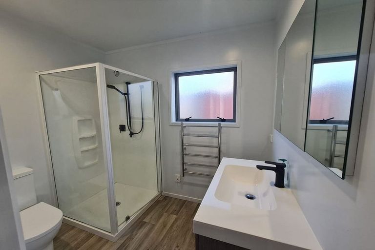 Photo of property in 5 Foyle Place, Glendene, Auckland, 0602