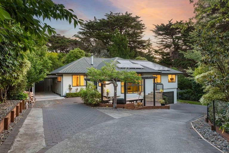 Photo of property in 4 Joseph Banks Drive, Whitby, Porirua, 5024