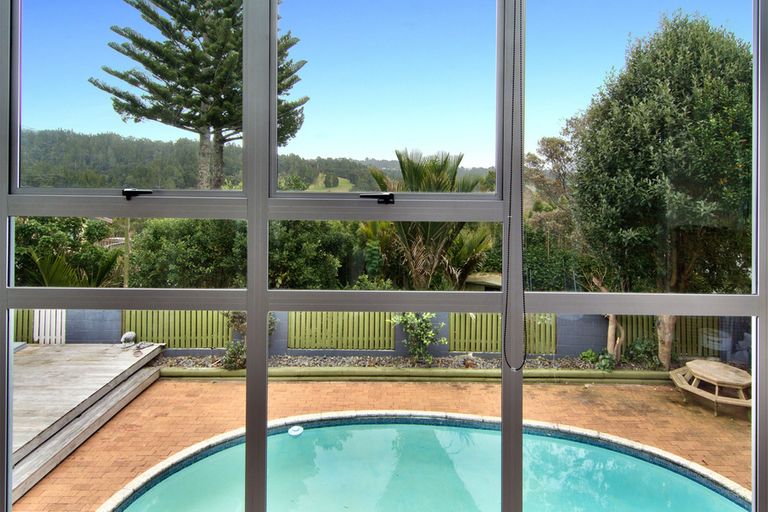 Photo of property in 43 Shetland Street, Glen Eden, Auckland, 0602