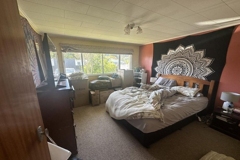 Photo of property in 1/1a Sequoia Place, Maoribank, Upper Hutt, 5018