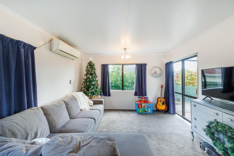 Photo of property in 27 Newton Place, Westbrook, Palmerston North, 4412