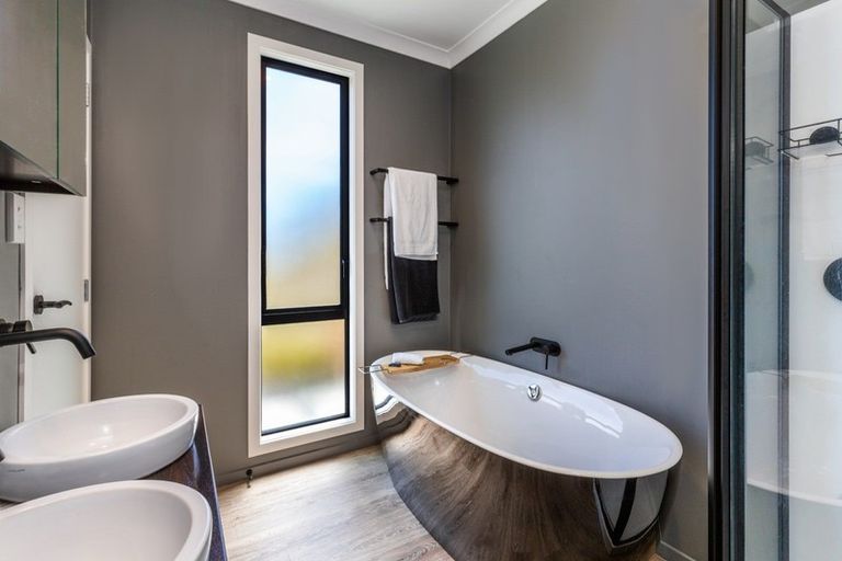 Photo of property in 13 Sparrowhawk Way, Kinloch, Taupo, 3377