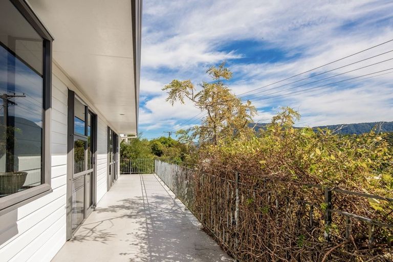 Photo of property in 97 Milton Terrace, Picton, 7220