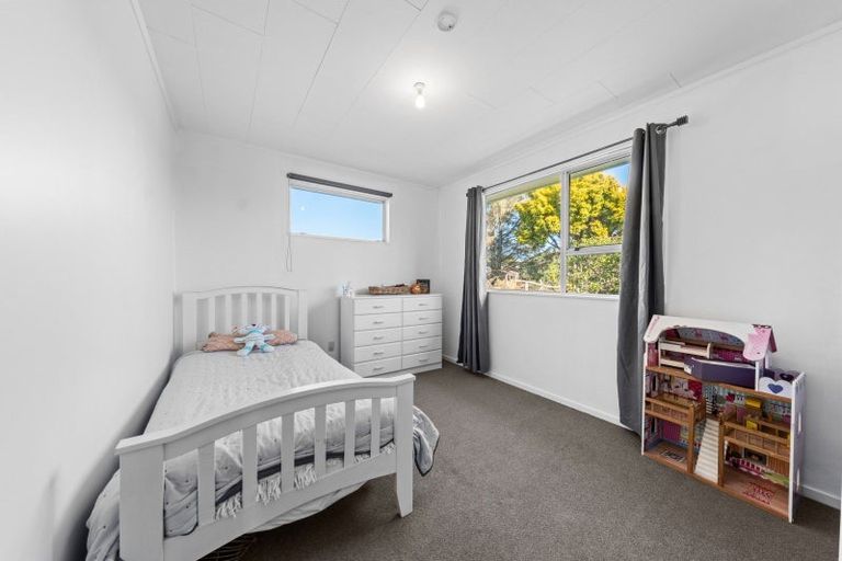 Photo of property in 3 Airedale Place, Waitara, 4320