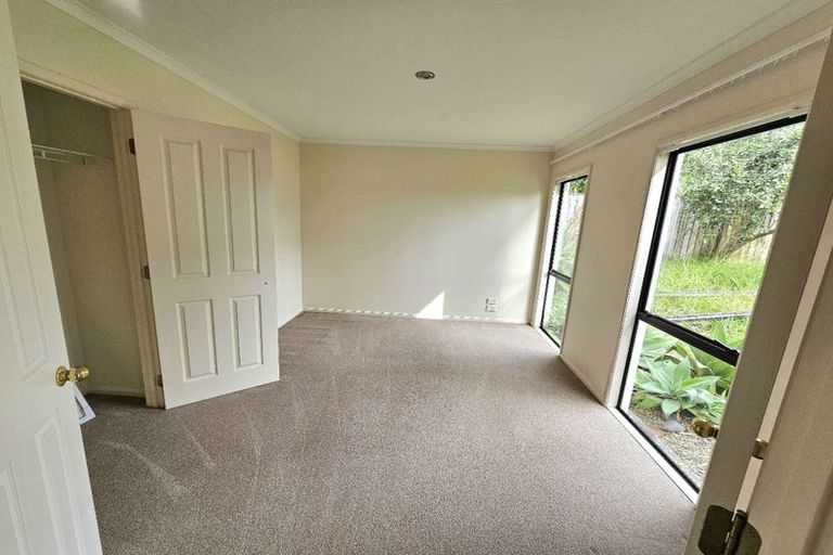Photo of property in 33 Kinleith Way, Albany, Auckland, 0632