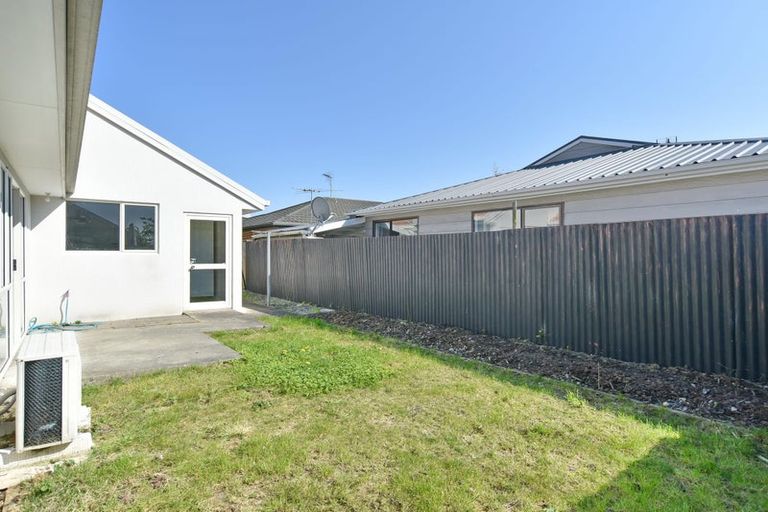 Photo of property in 3/2 Broadbent Street, Riccarton, Christchurch, 8041
