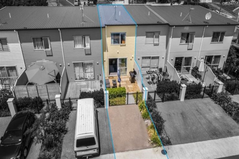 Photo of property in 32/11 Ray Small Drive, Papakura, 2110