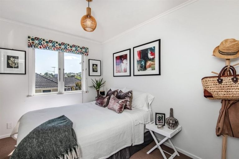 Photo of property in 1/30 Selwyn Crescent, Forrest Hill, Auckland, 0620
