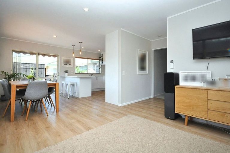 Photo of property in 22a Greta Place, Stanmore Bay, Whangaparaoa, 0932