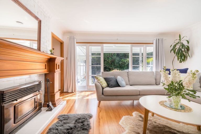 Photo of property in 31 Valley Road, Titirangi, Auckland, 0604