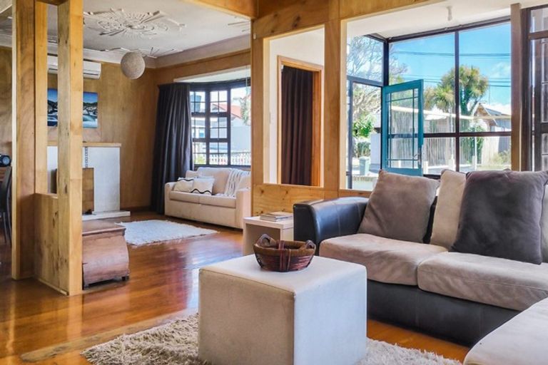 Photo of property in 100 Buller Street, New Plymouth, 4312