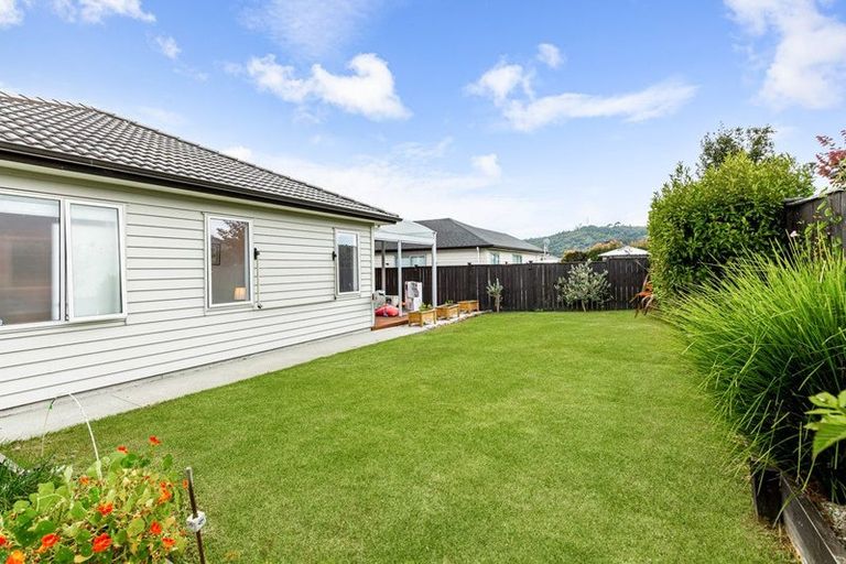 Photo of property in 9 Walter Ruddock Avenue, Kumeu, 0810