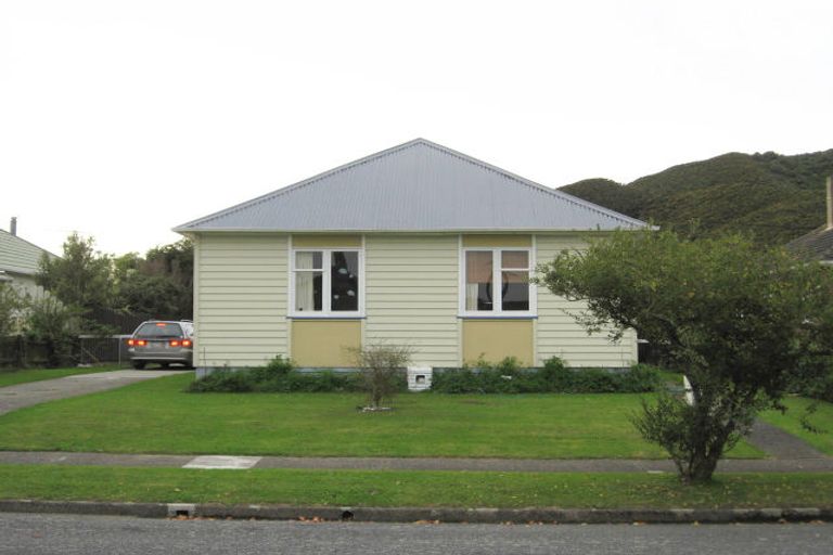 Photo of property in 82 Chapman Crescent, Naenae, Lower Hutt, 5011
