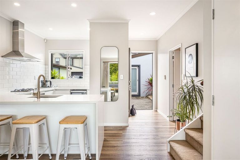 Photo of property in 9s Clearwater Cove, West Harbour, Auckland, 0618