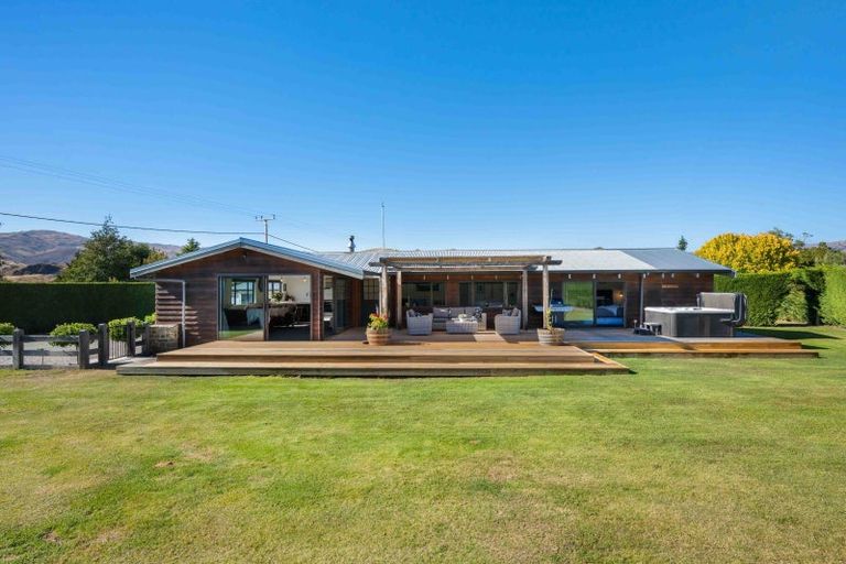 Photo of property in 1 Hall Road, Bannockburn, Cromwell, 9384