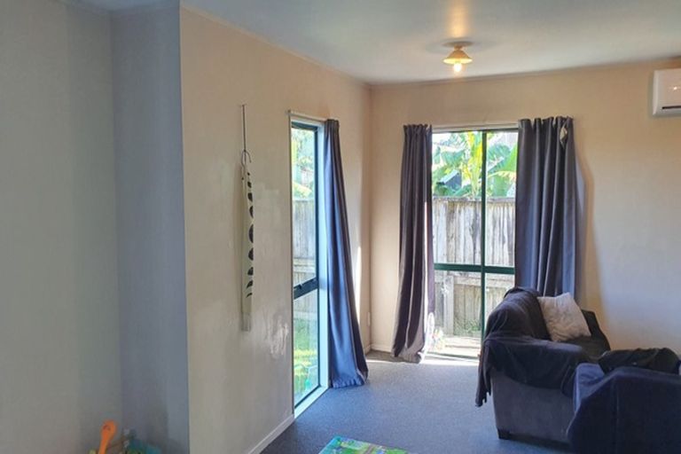 Photo of property in 4/25 Solveig Place, Randwick Park, Auckland, 2105