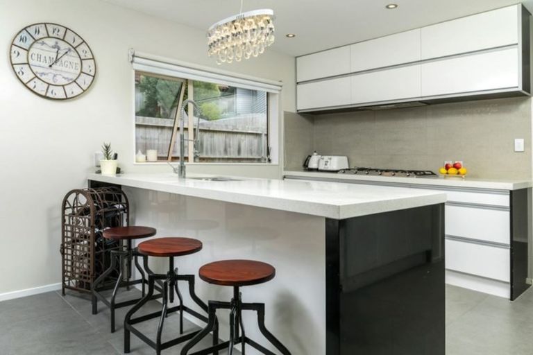 Photo of property in 30c Schnapper Rock Road, Schnapper Rock, Auckland, 0632