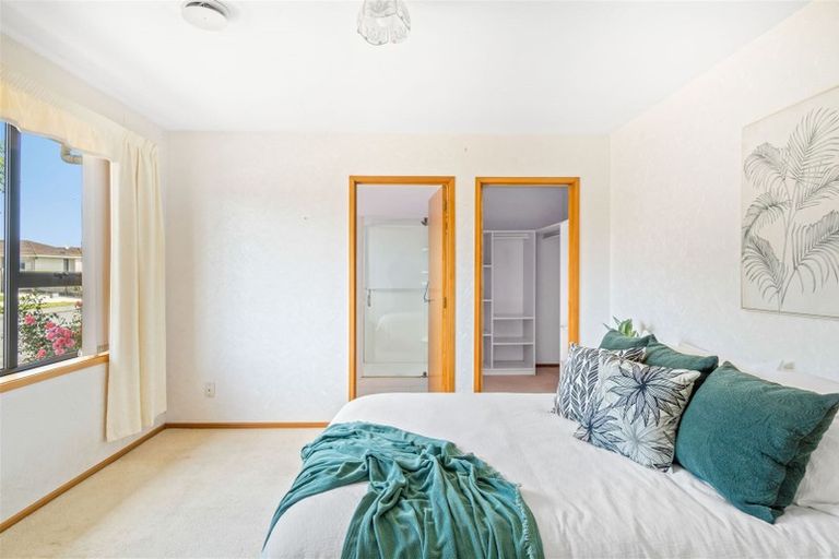 Photo of property in 121 Denise Crescent, Hornby, Christchurch, 8042