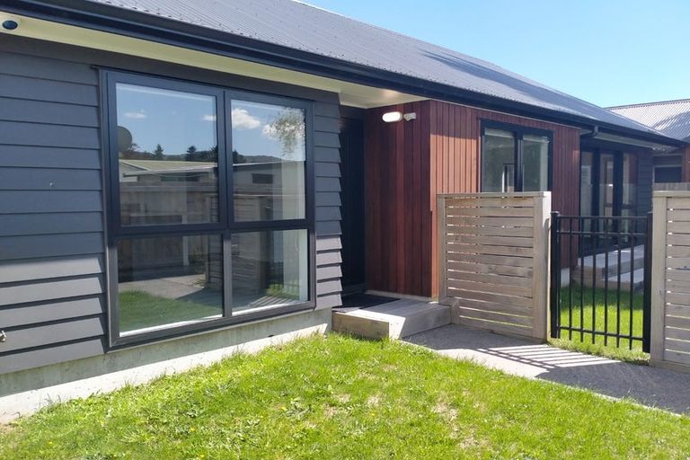 Photo of property in 9a Fitzherbert Road, Wainuiomata, Lower Hutt, 5014