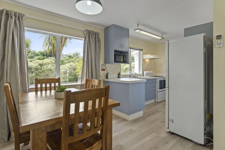 Photo of property in 2 Seagull Place, Whitby, Porirua, 5024