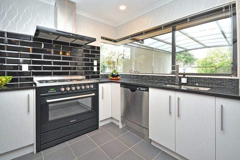 Photo of property in 14 Blackwood Drive, Wattle Downs, Auckland, 2103