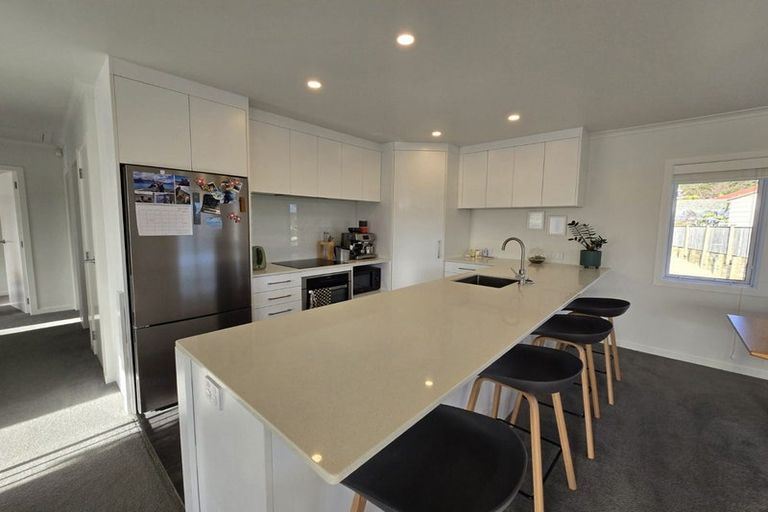 Photo of property in 10 Gaff Place, Whitby, Porirua, 5024