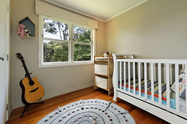 Photo of property in 30 Atkinson Road, Titirangi, Auckland, 0604