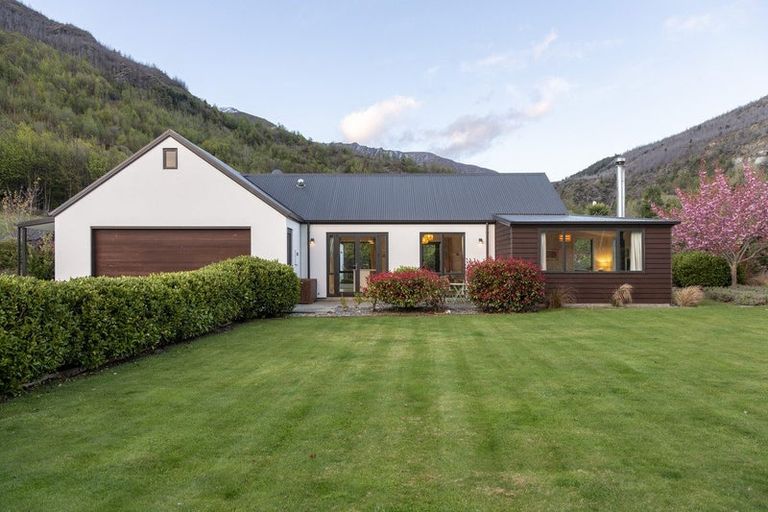 Photo of property in Butel Park, 30 Essex Avenue, Arrowtown, 9302