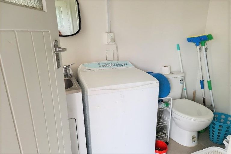 Photo of property in 11 Heath Avenue, Northcote, Auckland, 0627