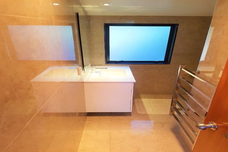 Photo of property in 14 Bonnard Place, West Harbour, Auckland, 0618