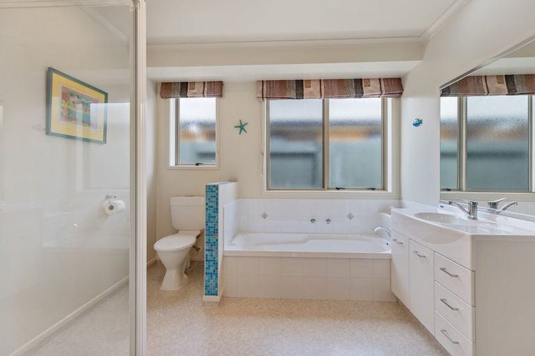 Photo of property in 27 Marshwood Place, Papamoa Beach, Papamoa, 3118