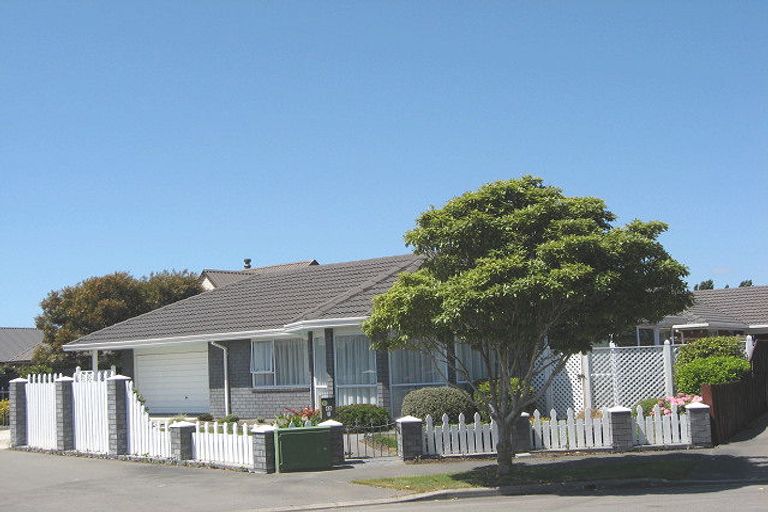 Photo of property in 45 Beauford Place, Parklands, Christchurch, 8083