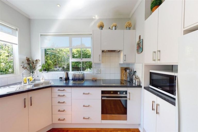 Photo of property in 14a Norton Park Avenue, Fairfield, Lower Hutt, 5011
