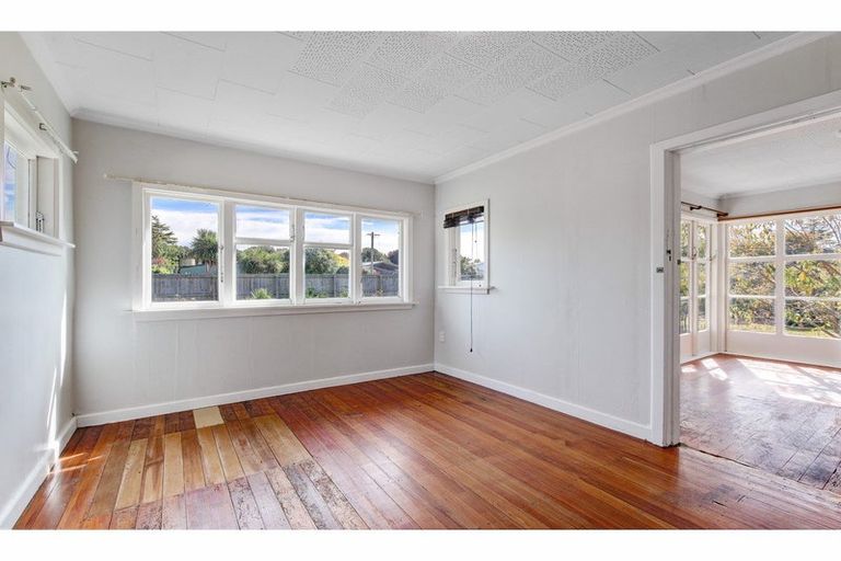 Photo of property in 29 Stalkers Road, Woodend Beach, Woodend, 7691