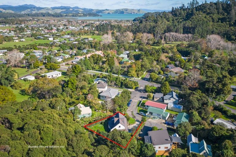 Photo of property in 27 Taurua Place, Coromandel, 3506