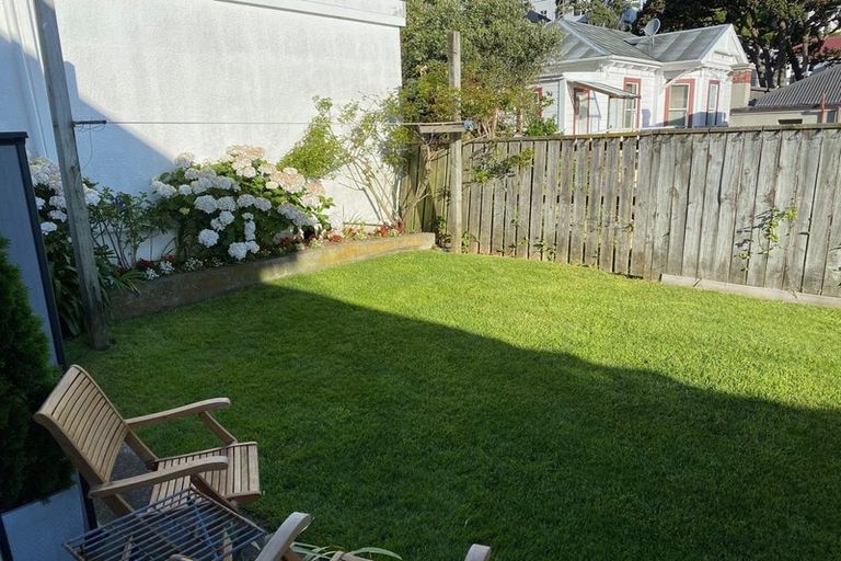 Photo of property in 16 Mcfarlane Street, Mount Victoria, Wellington, 6011