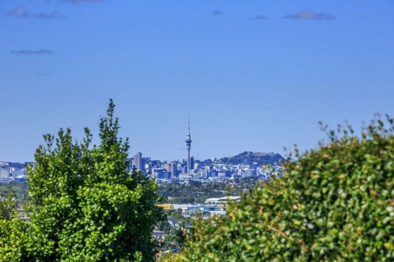 Photo of property in 1/279 Sunset Road, Sunnynook, Auckland, 0632