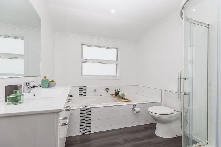 Photo of property in 5 Madeira Close, Whitby, Porirua, 5024