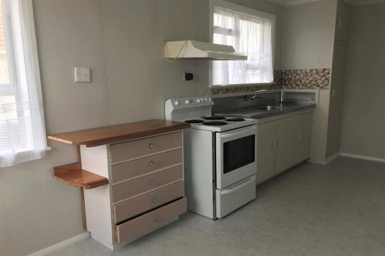 Photo of property in 58 Omata Road, Marfell, New Plymouth, 4310