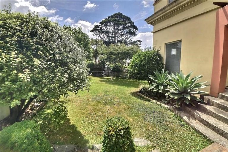 Photo of property in 2/55 East Coast Road, Milford, Auckland, 0620