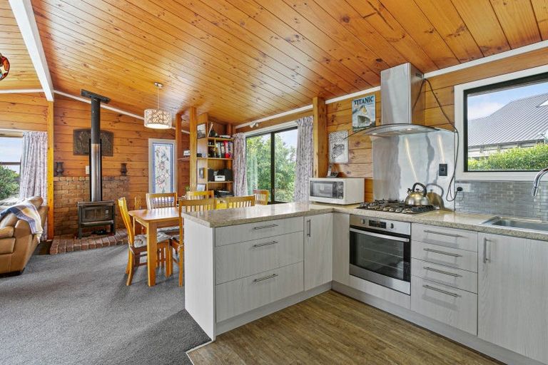 Photo of property in 10 Kaitake Place, Oakura, 4314