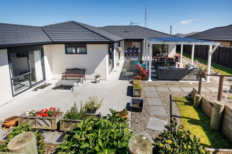 Photo of property in 42 Cyprus Place, Fitzherbert, Palmerston North, 4410