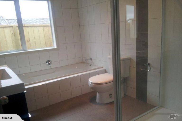 Photo of property in 4 Nirmal Place, Sunnyvale, Auckland, 0612