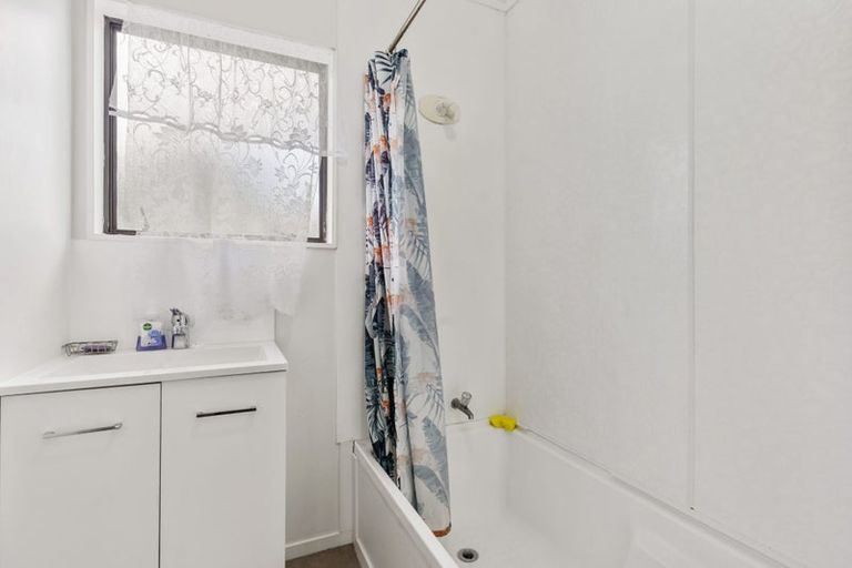 Photo of property in 2/10 Ennis Avenue, Pakuranga Heights, Auckland, 2010