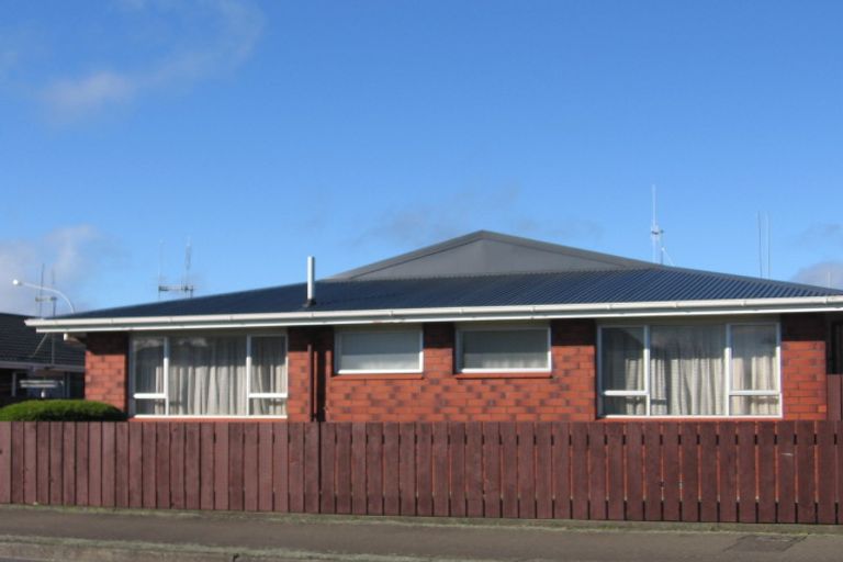 Photo of property in 70 Featherston Street, Takaro, Palmerston North, 4412