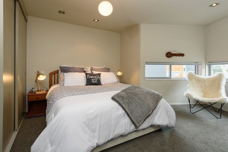 Photo of property in 15a Onslow Road, Khandallah, Wellington, 6035