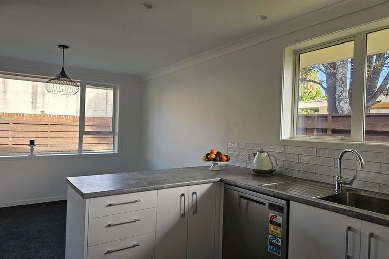 Photo of property in 30b Rewarewa Crescent, Waikanae, 5036